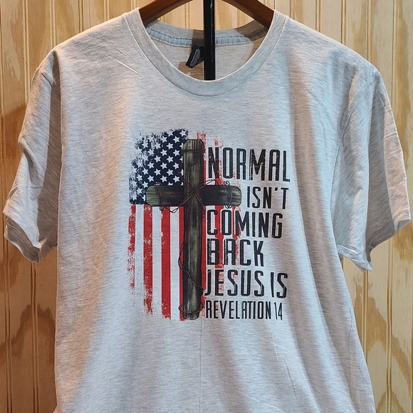 Gray Graphic Tee with Cross and Flag Design - Picture 2 of 16